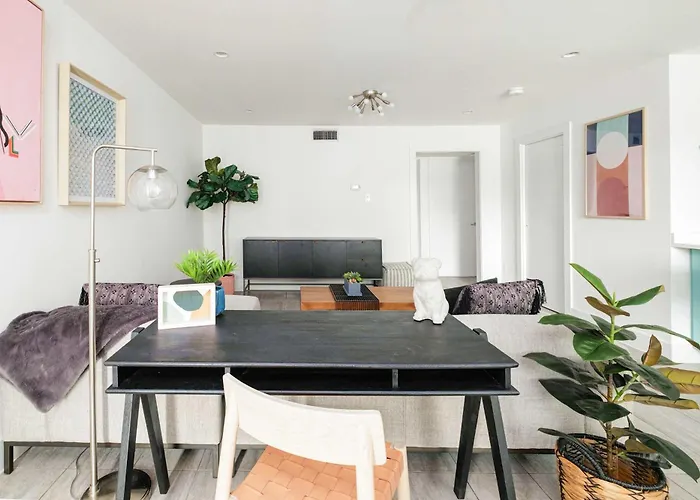 Chic Clarksville 2Br Condo Near Downtown Austin